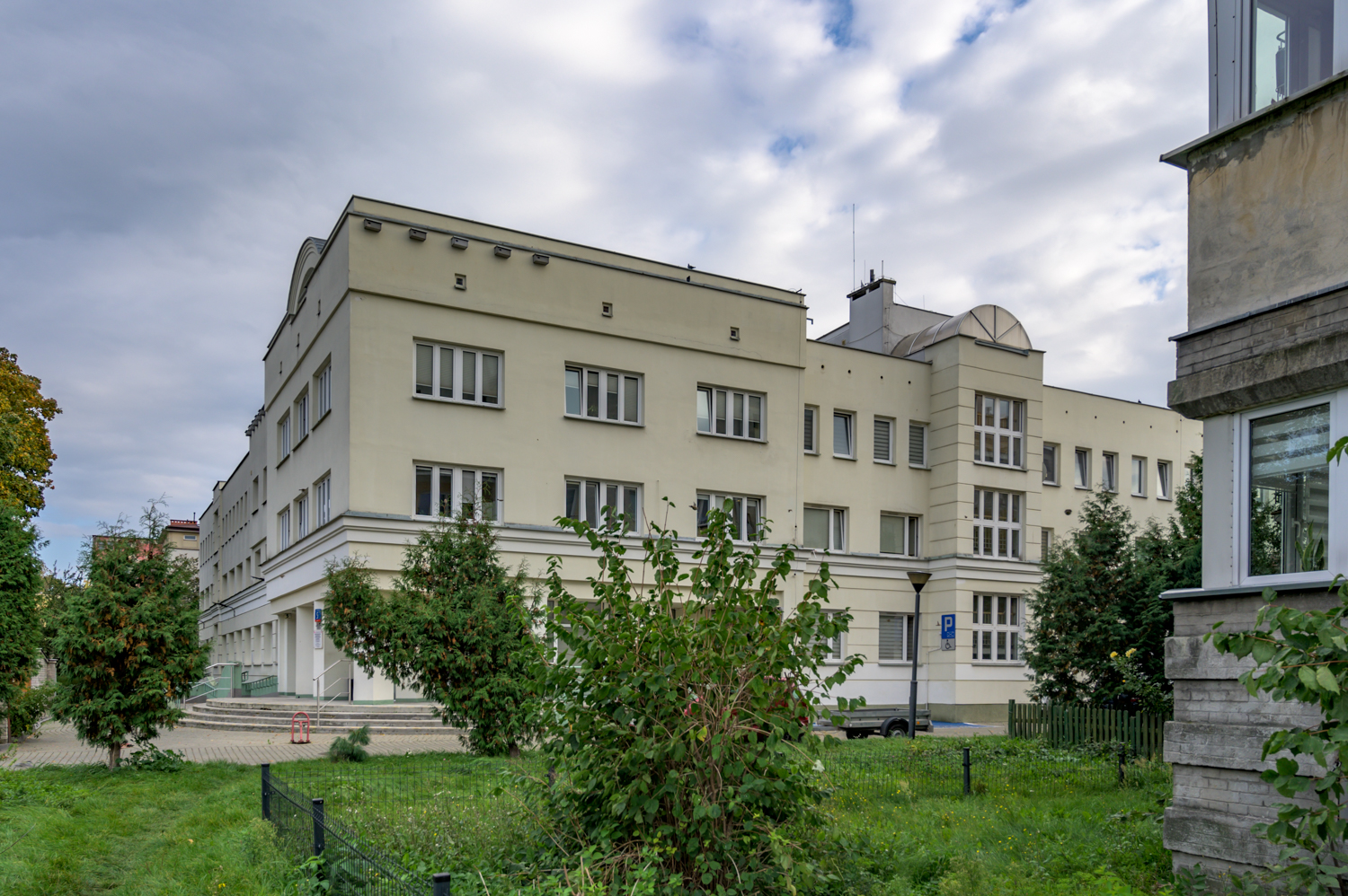 Zdjęcie architektury budynku Siedziba Zakładu Gospodarowania Nieruchomościami w Dzielnicy Śródmieście